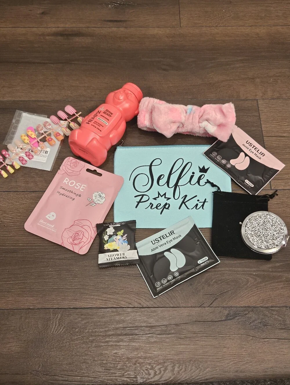 NEW Selfie Prep Kit Beauty Bundle HEMPZ Strawbeary Nails Spa Set